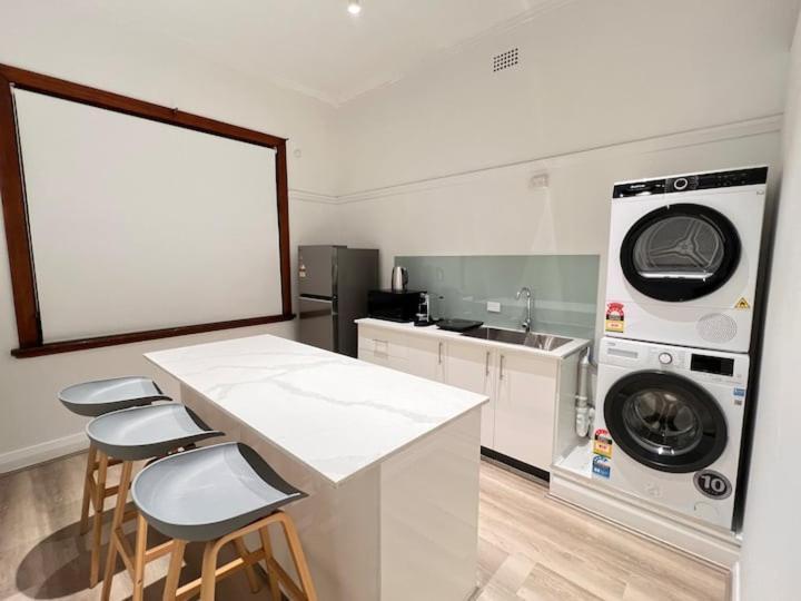 Charming Central Unit In Authentic Building 시드니 외부 사진